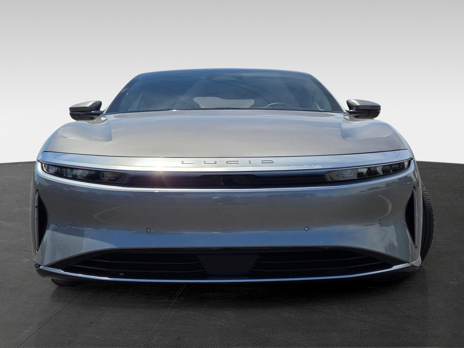 Used 2025 Lucid Air Touring AWD/4WD image 2