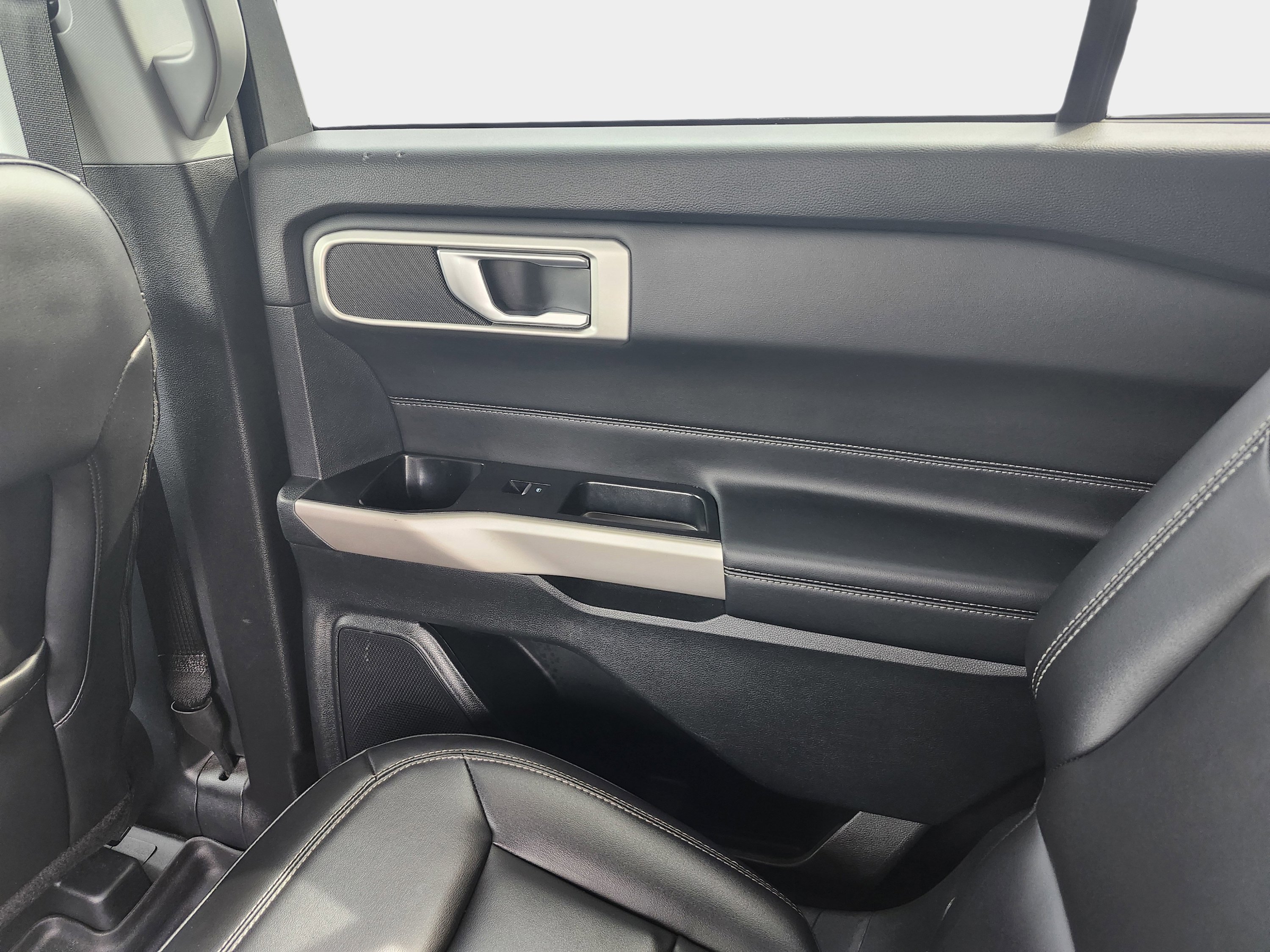 Used 2023 Ford Explorer XLT w/ Equipment Group 202A image 30