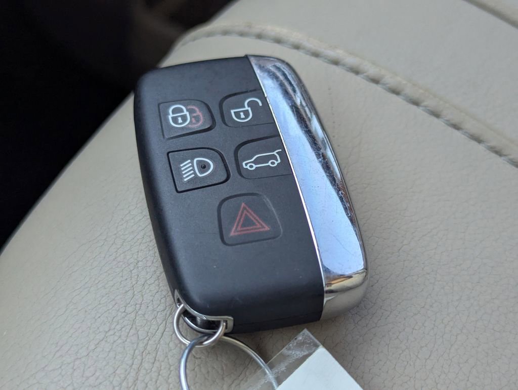 Used 2016 Land Rover LR4 HSE Silver Edition image 30