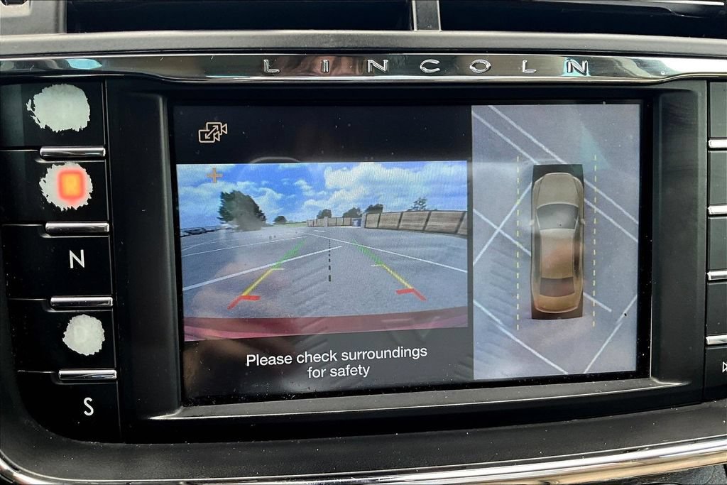 Used 2017 Lincoln Continental Reserve w/ Technology Package FWD image 23
