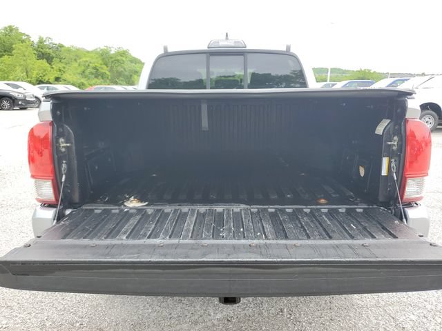 Used 2016 Toyota Tacoma TRD Sport w/ Towing Package AWD/4WD image 10