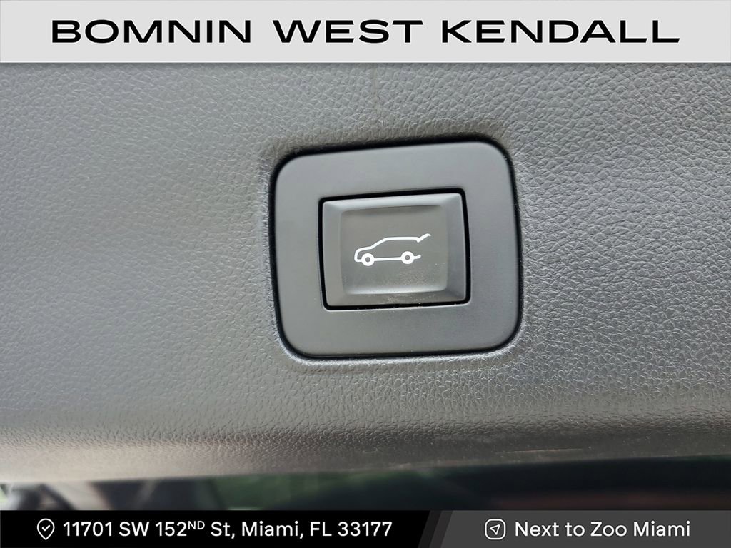 Used 2021 Chevrolet TrailBlazer RS w/ Sun and Liftgate Package image 14