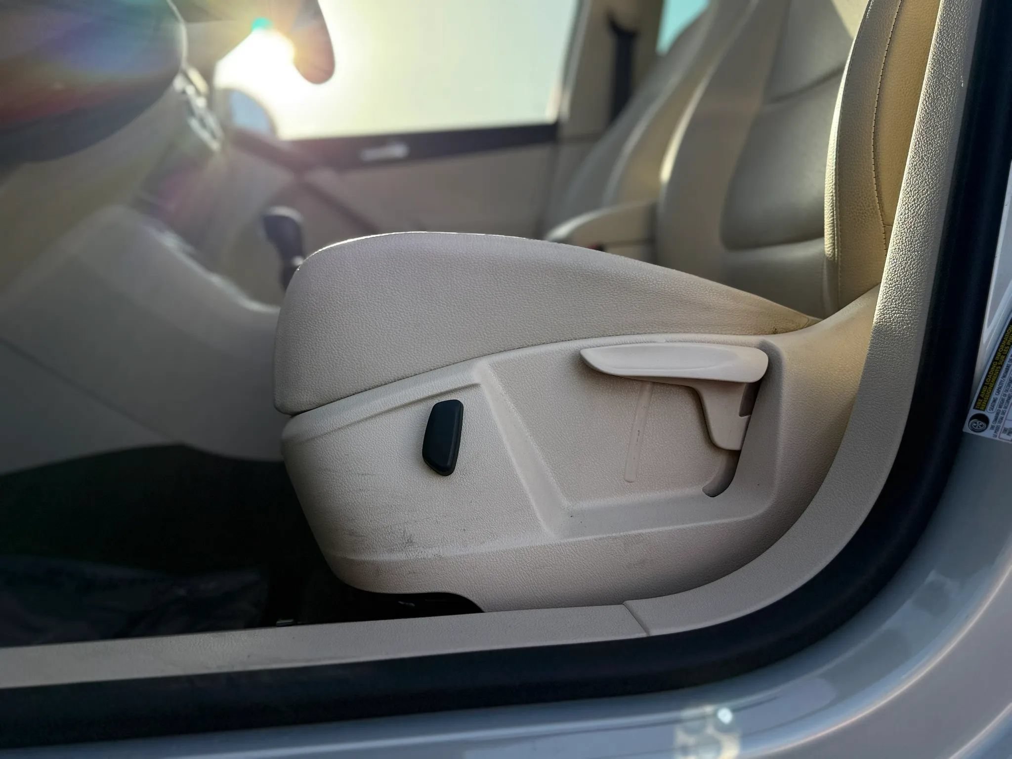 Used 2014 Volkswagen Tiguan SEL FWD image 29
