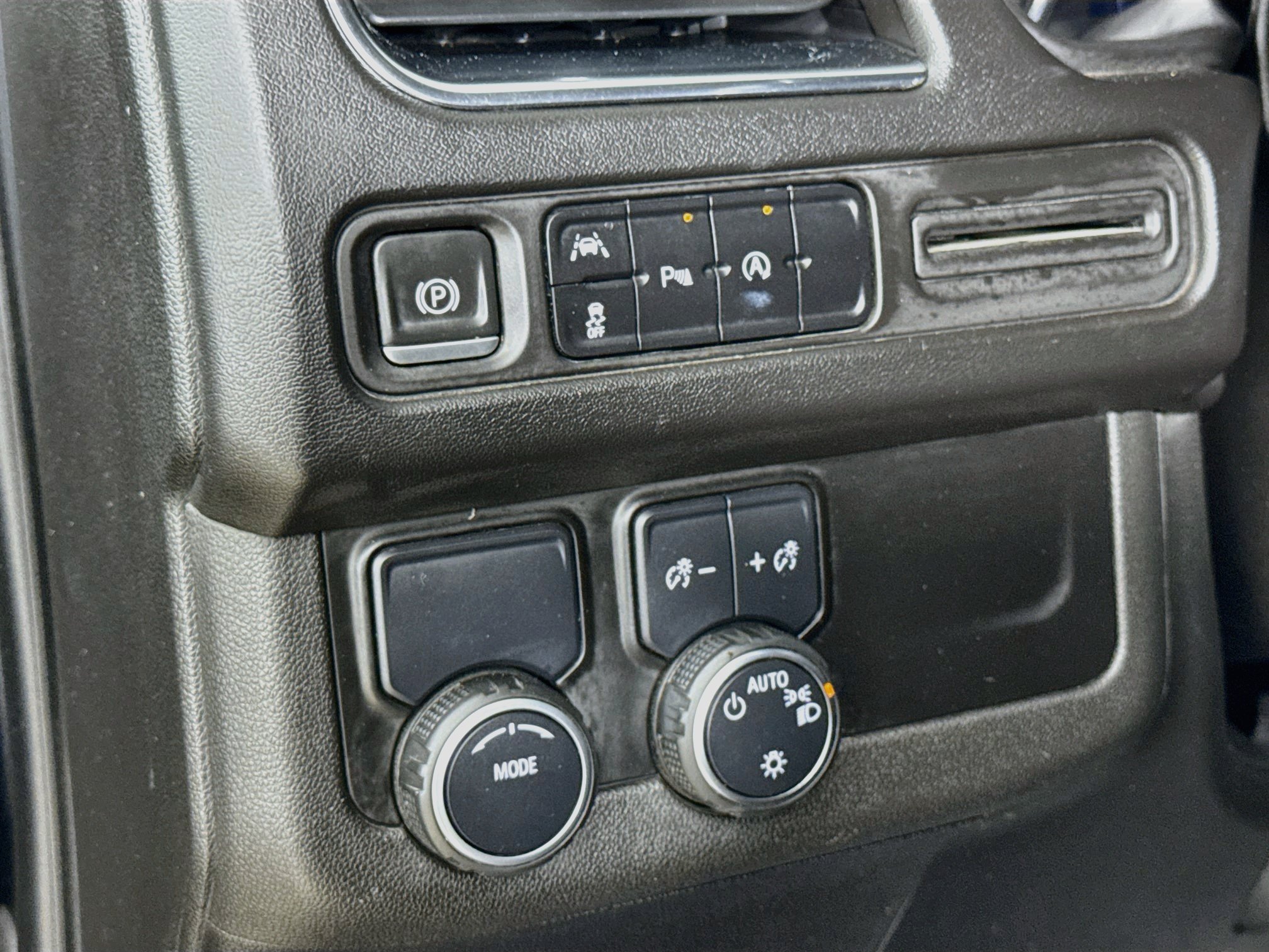 Used 2023 Chevrolet Suburban LS RWD image 12