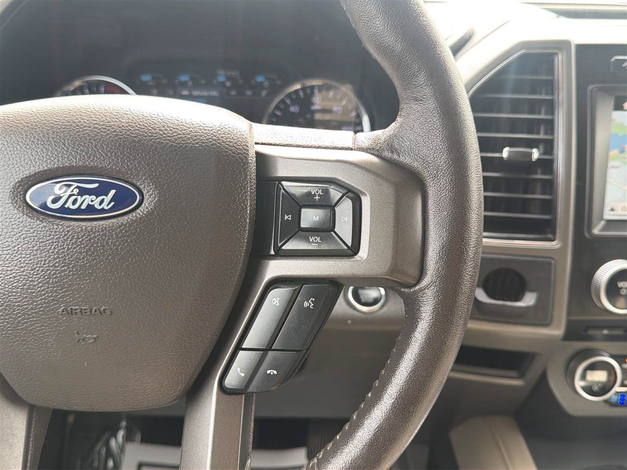 Used 2018 Ford Expedition Max XLT w/ Equipment Group 202A AWD/4WD image 27
