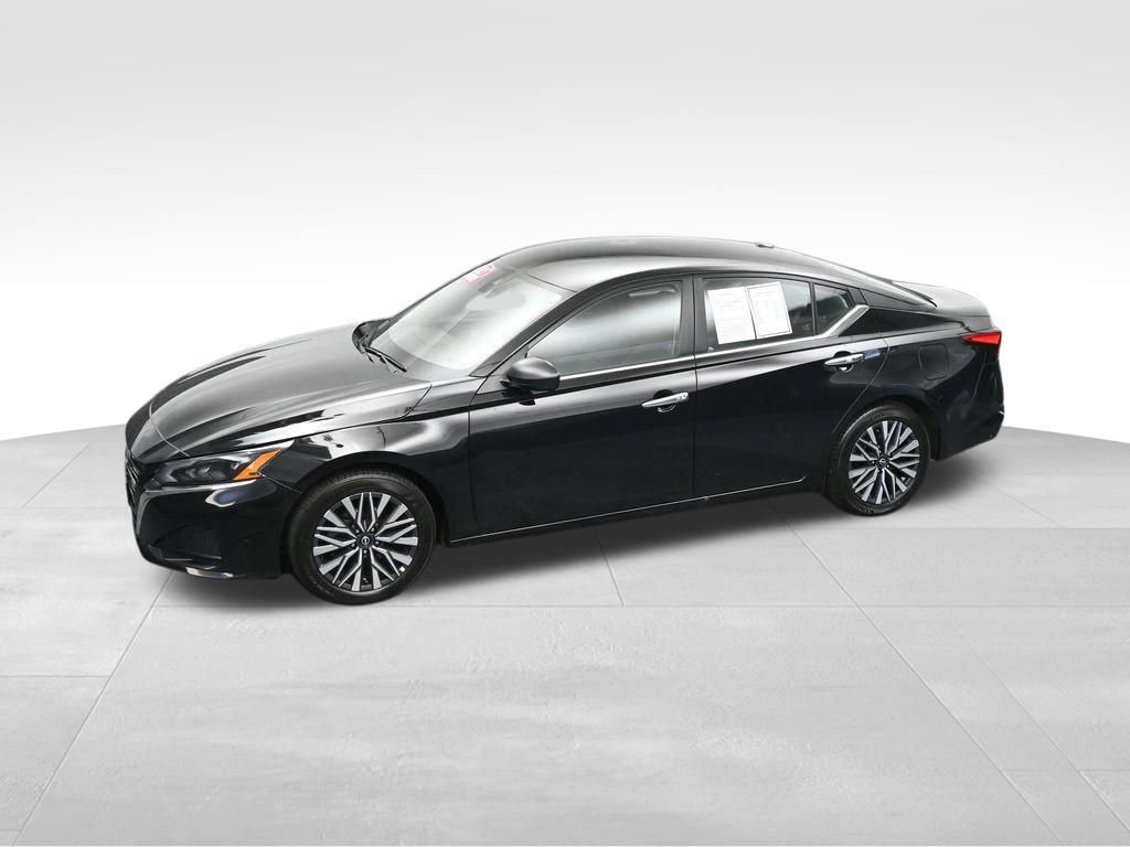 Used 2025 Nissan Altima 2.5 SV FWD image 35
