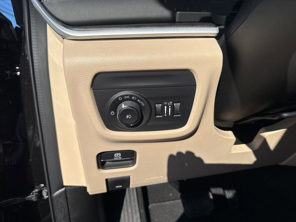 New 2026 Jeep Grand Cherokee Limited image 17