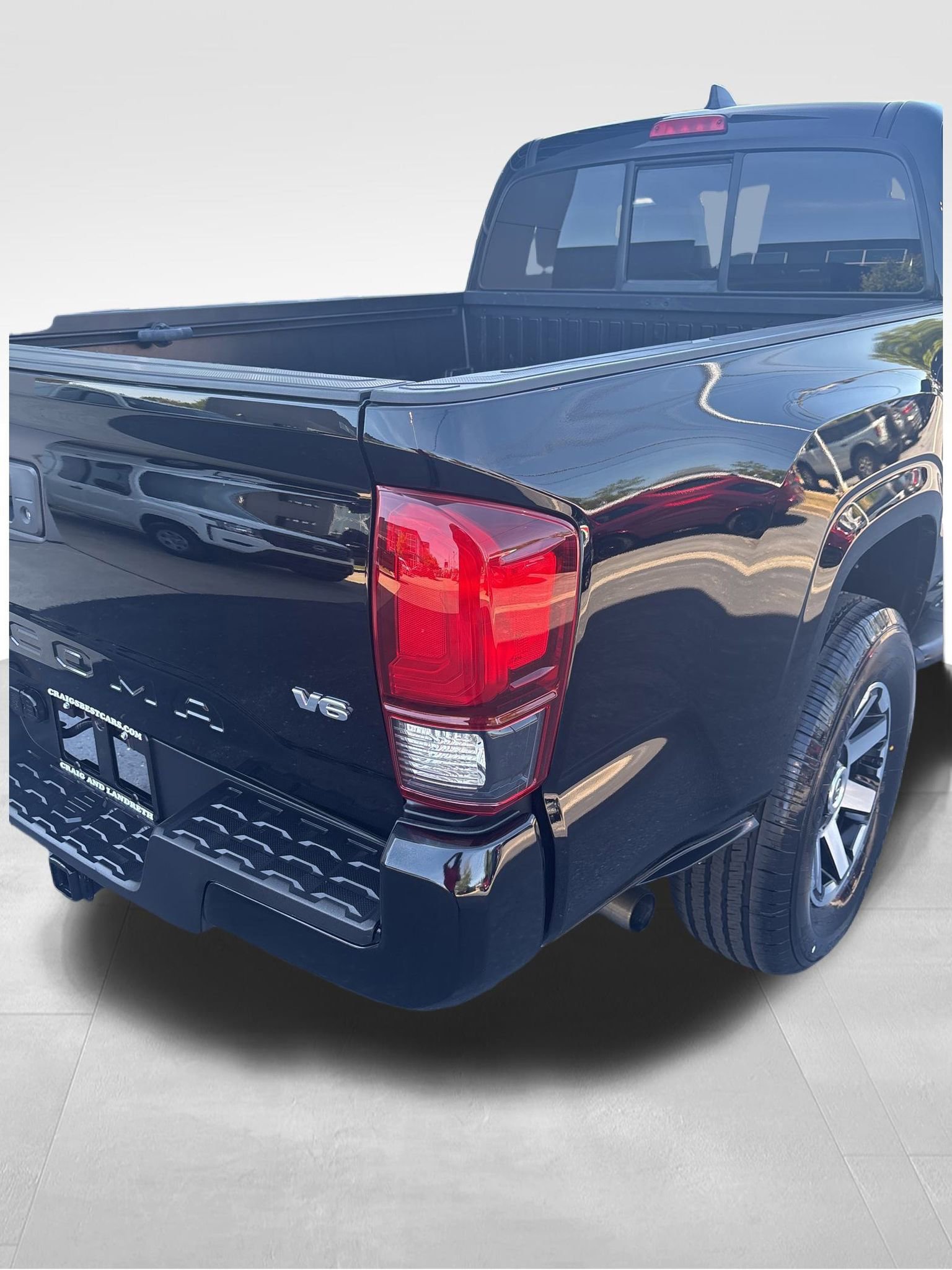 Used 2023 Toyota Tacoma SR image 4