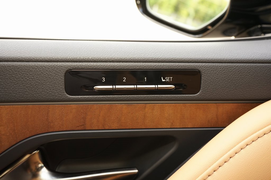 Used 2025 Lexus LX 600 4WD w/ Luxury Package image 31