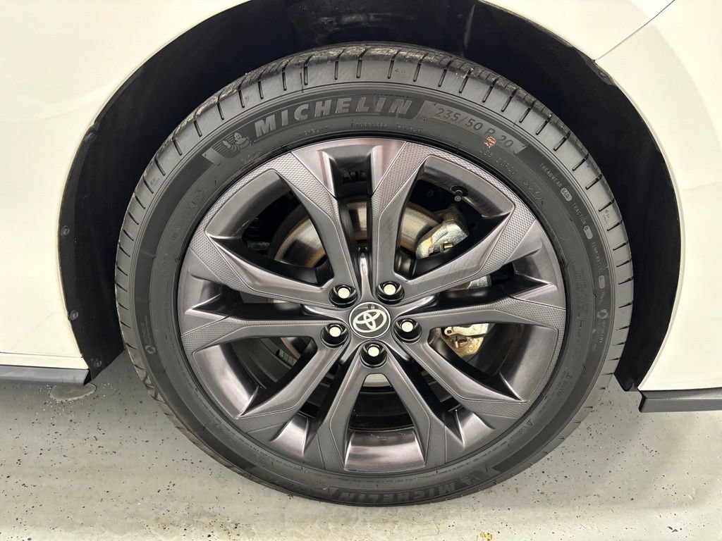 Used 2025 Toyota Sienna XSE FWD image 68
