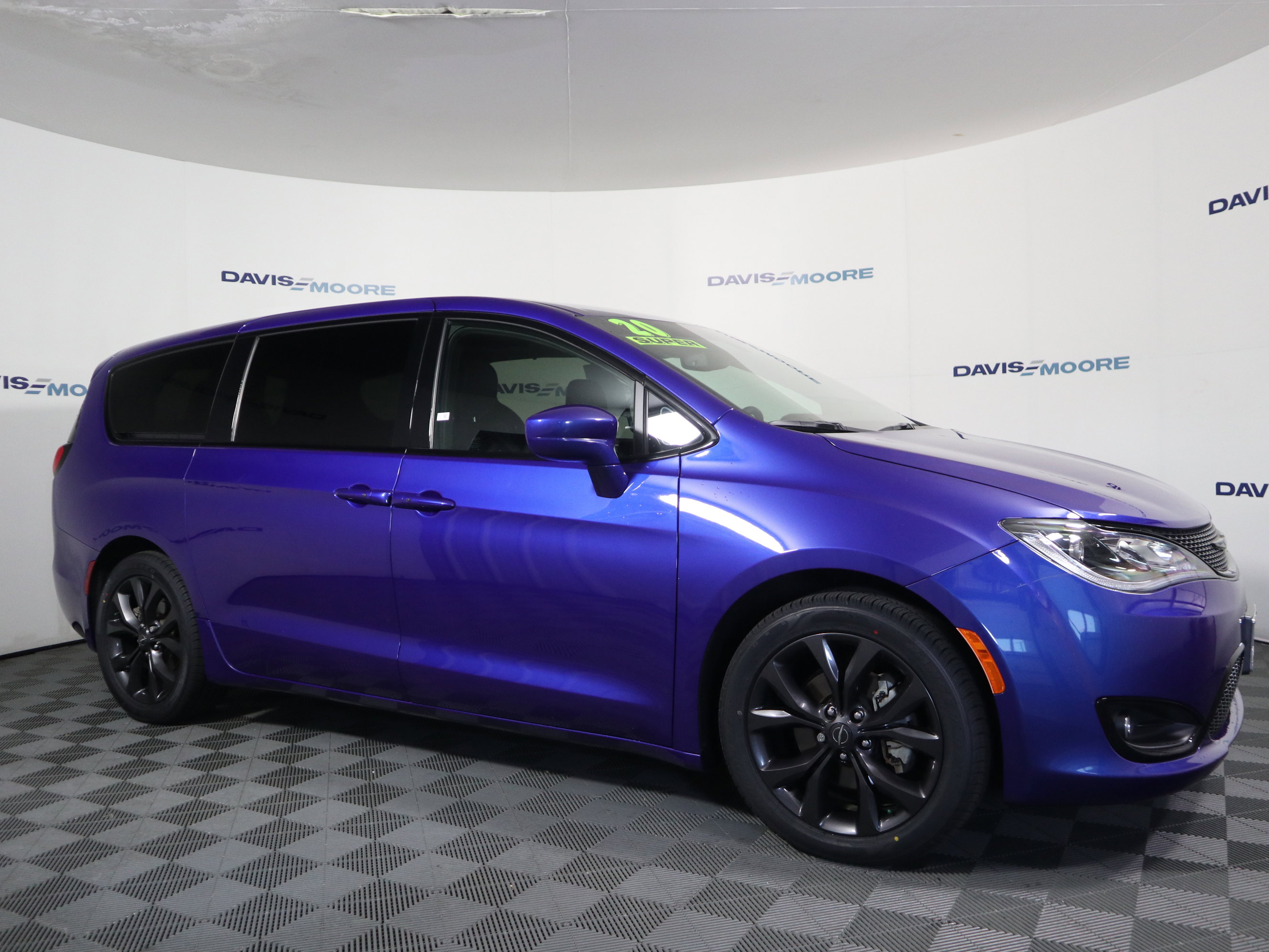 Used 2020 Chrysler Pacifica Touring w/ S Appearance Package image 4