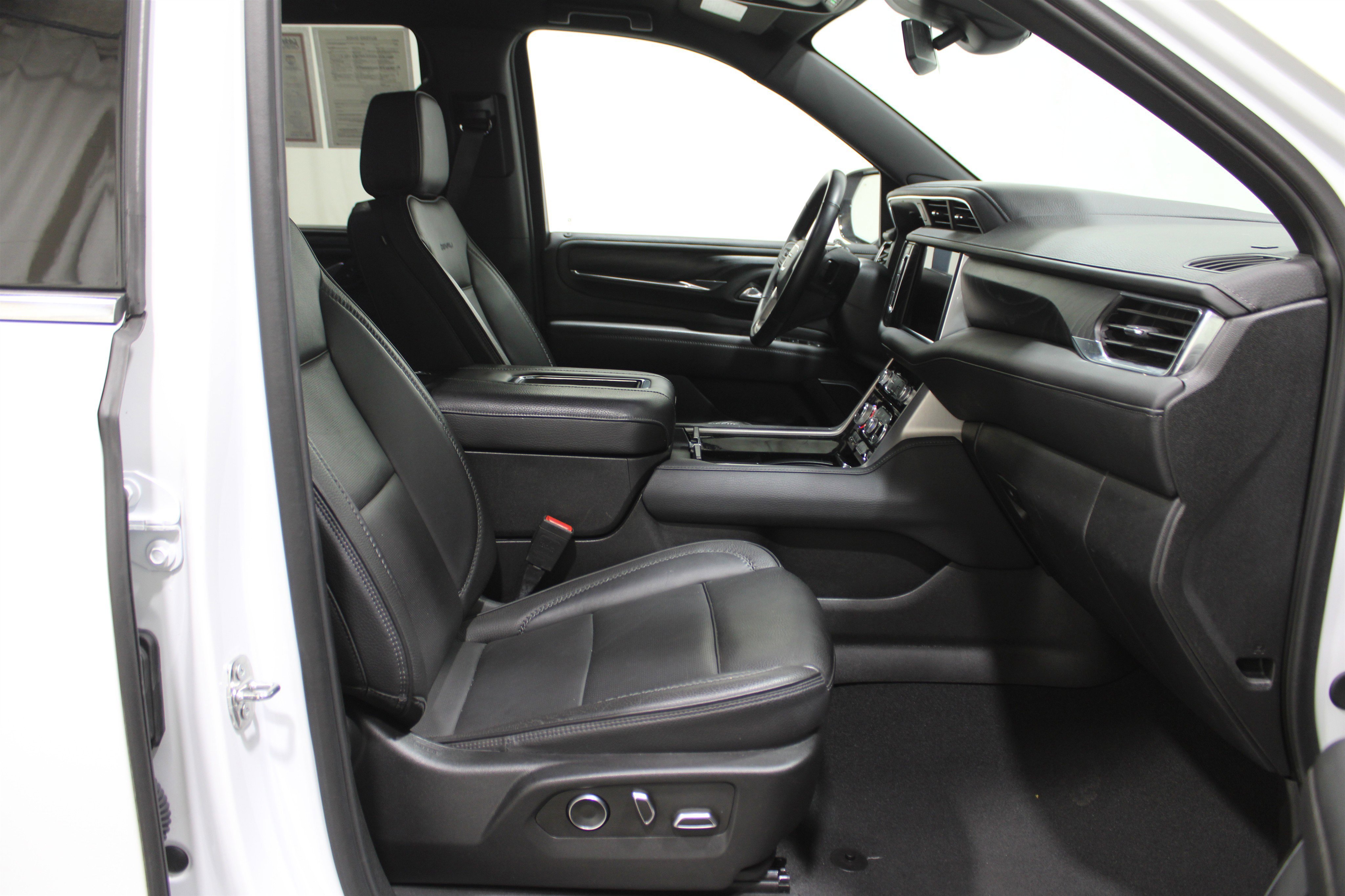 Used 2024 GMC Yukon Denali image 36