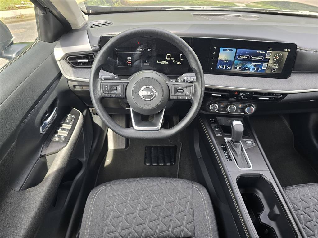 Used 2025 Nissan Kicks SV AWD/4WD image 13