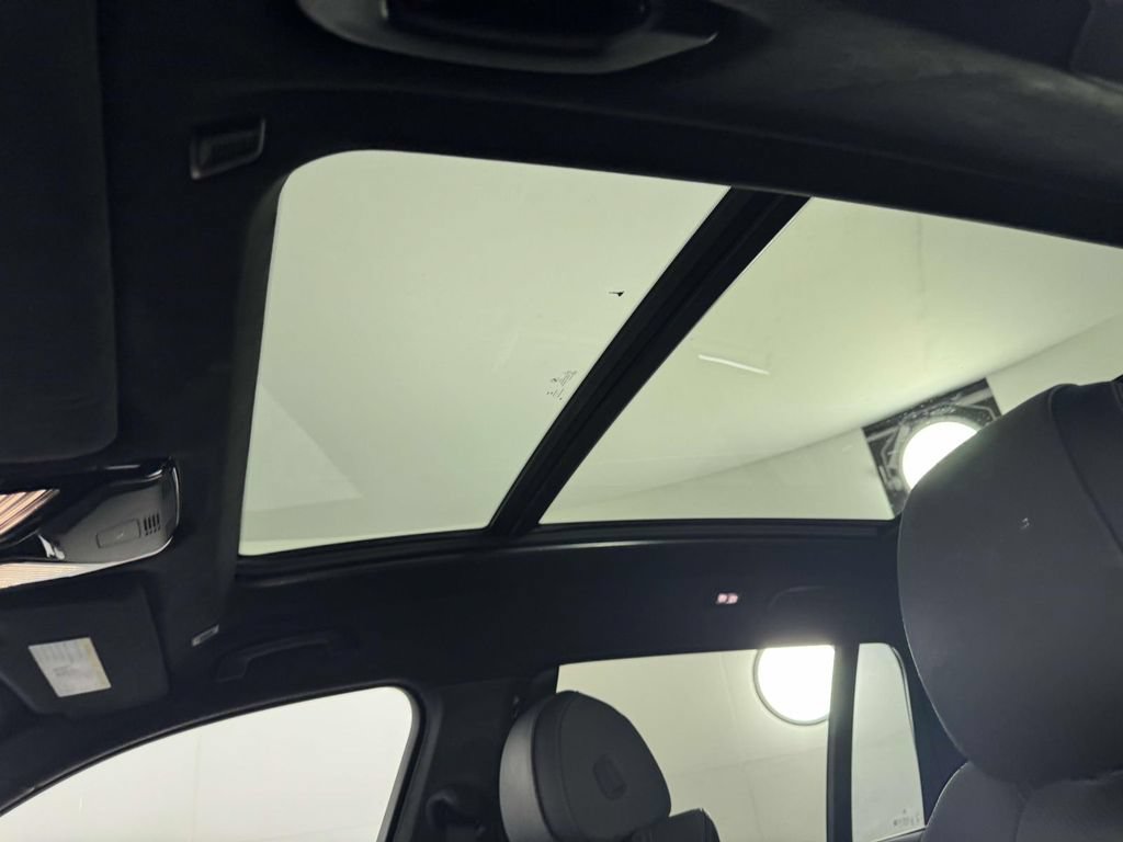 Used 2022 BMW X7 xDrive40i w/ M Sport Package AWD/4WD image 32