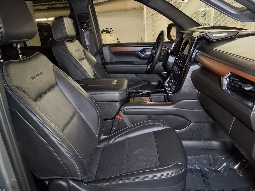 Used 2025 GMC Yukon Denali AWD/4WD image 23