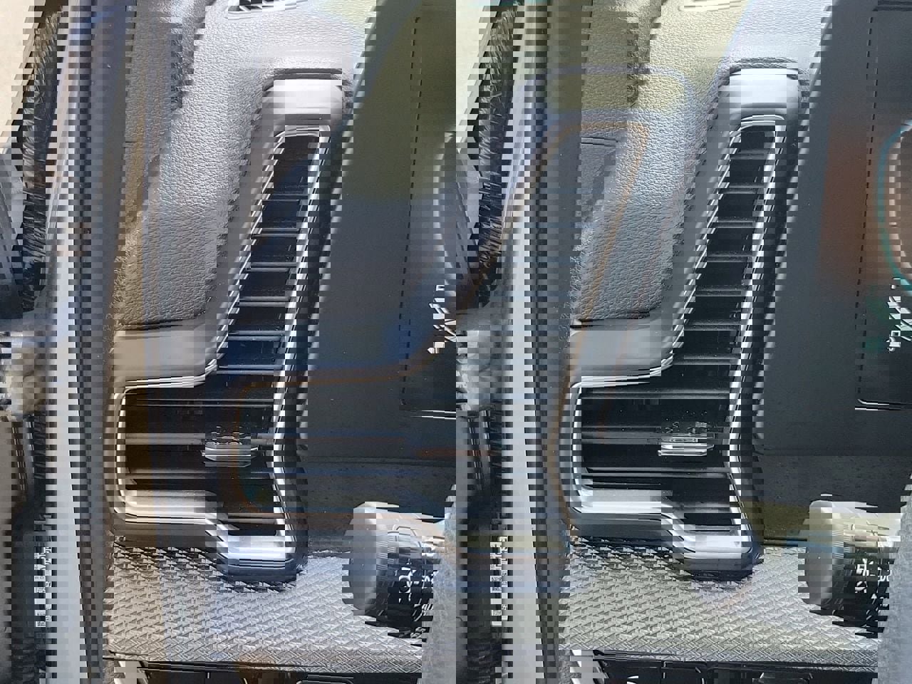 Used 2025 Kia Sportage LX image 30