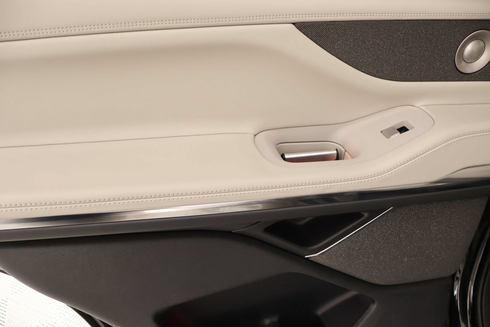 New 2025 Lincoln Navigator Reserve AWD/4WD image 19