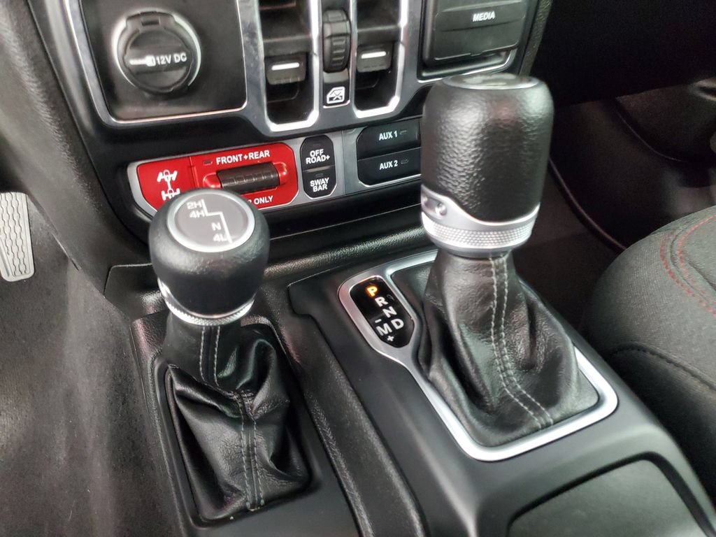 Used 2025 Jeep Wrangler Unlimited Rubicon w/ Convenience Group AWD/4WD image 18