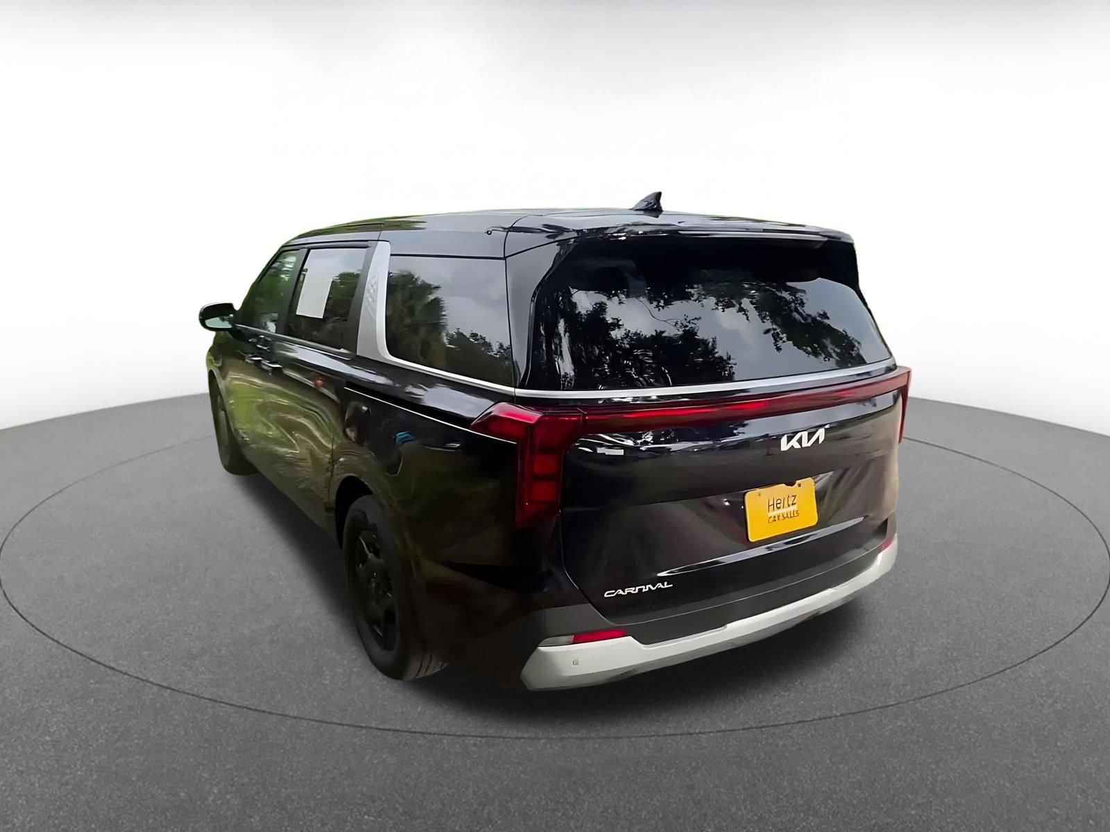 Used 2026 Kia Carnival FWD image 10