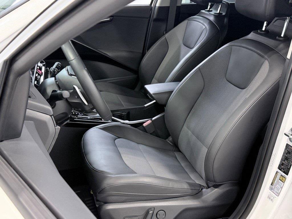 Used 2023 Kia Niro EX image 20
