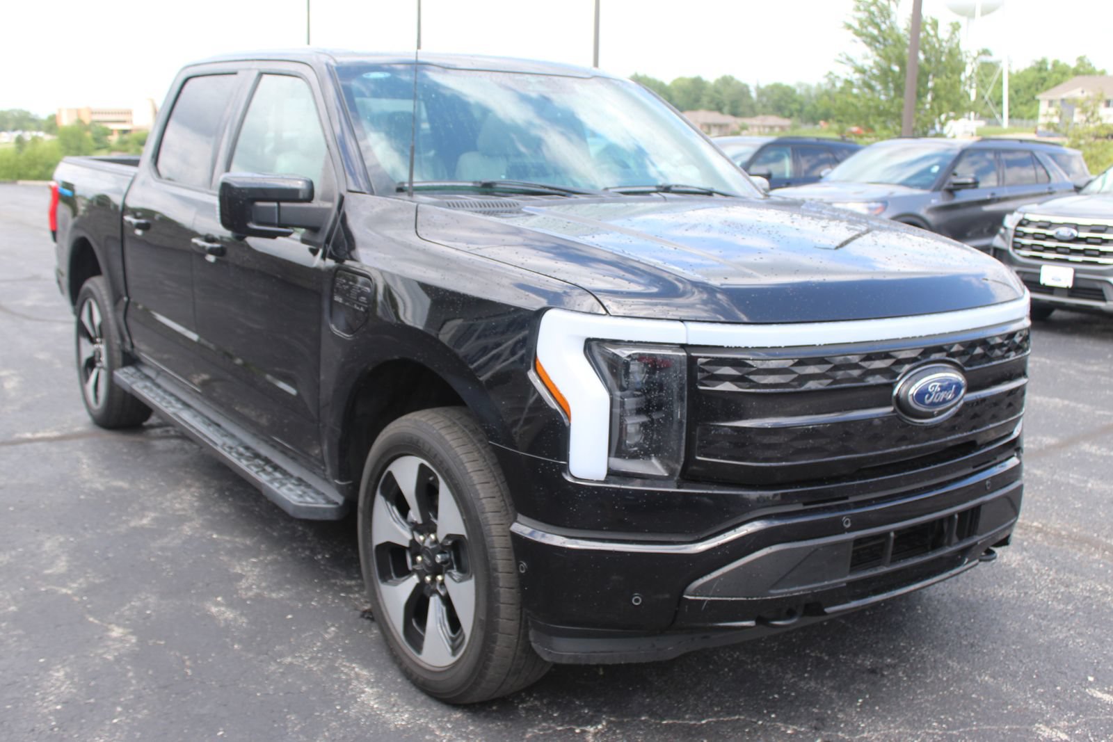Used 2023 Ford F150 Lightning Platinum AWD/4WD image 11