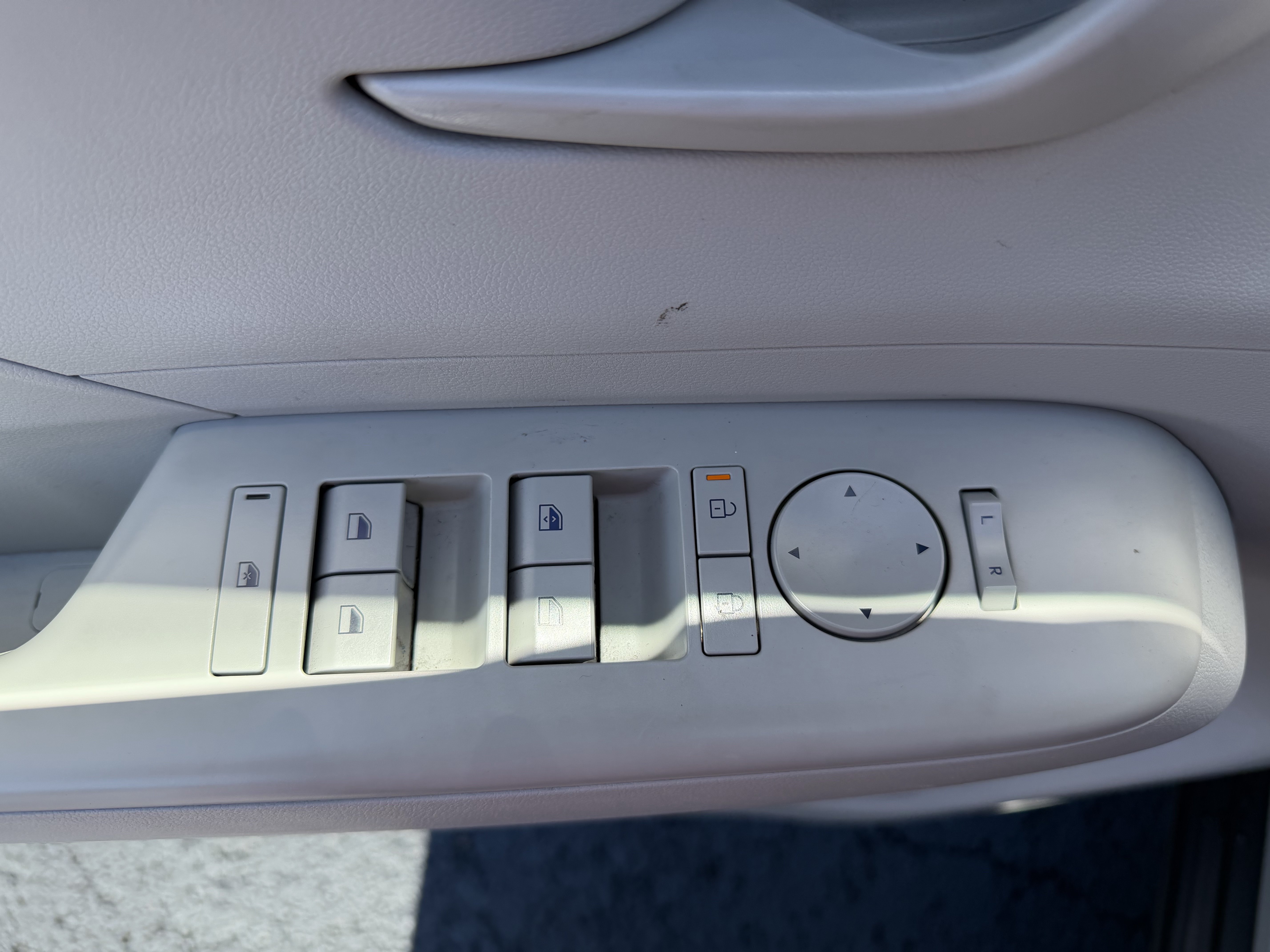 Used 2024 Hyundai Kona SE AWD/4WD image 9