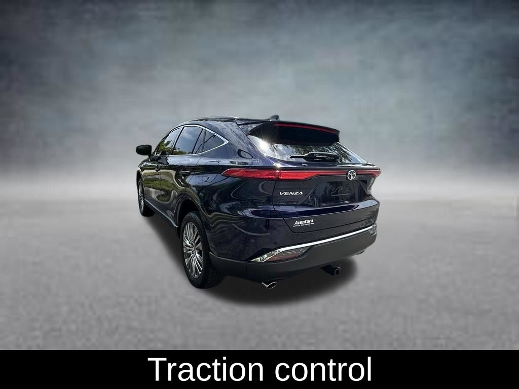 Used 2023 Toyota Venza XLE AWD/4WD image 5
