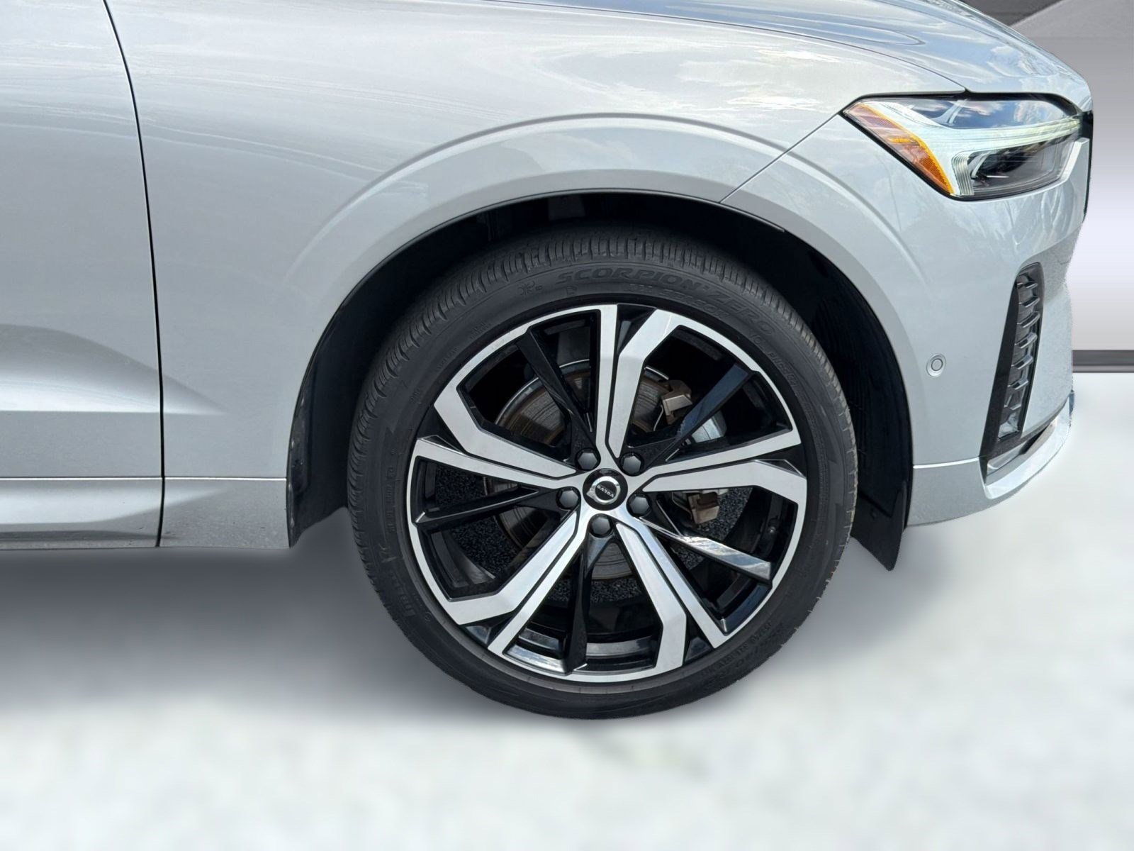 Certified 2023 Volvo XC60 B5 Ultimate FWD image 11