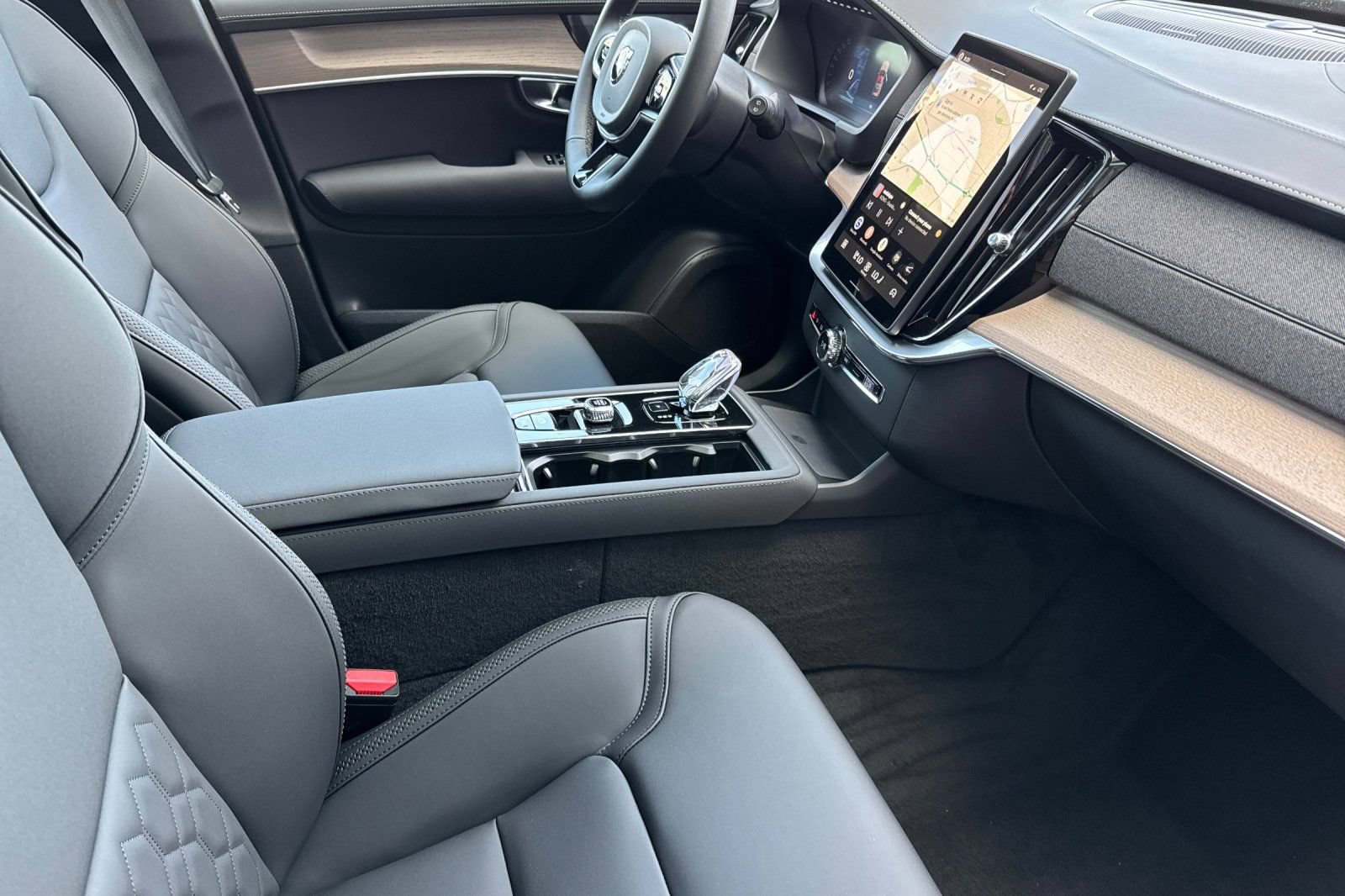 New 2026 Volvo XC90 T8 Plus w/ Protection Package AWD/4WD image 18