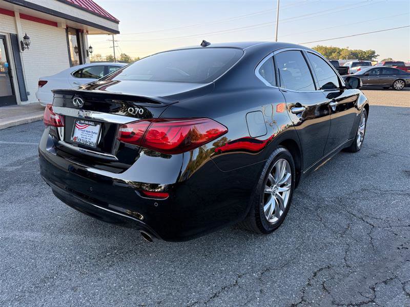 Used 2019 INFINITI Q70 Luxe image 2