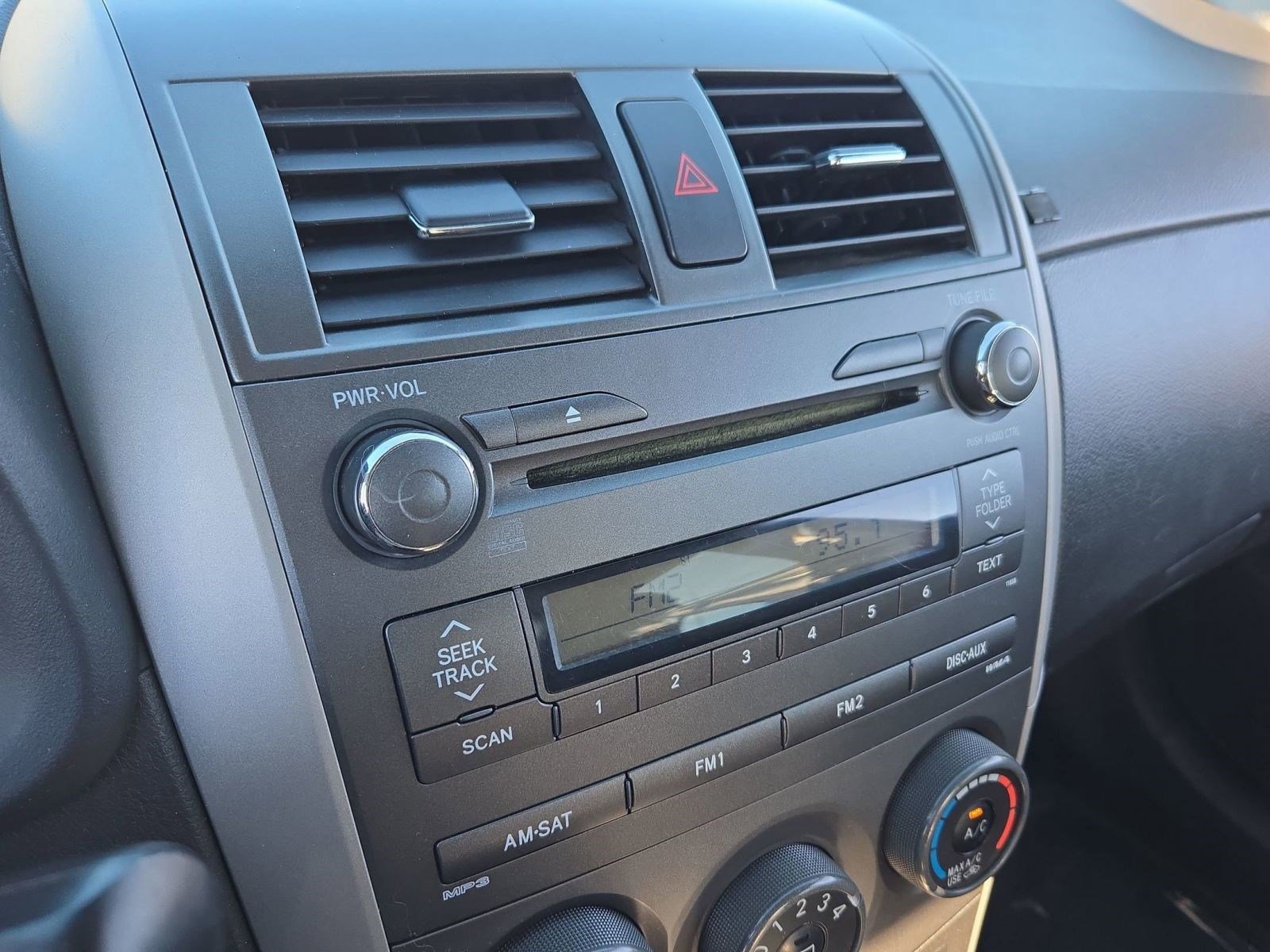 Used 2011 Toyota Corolla LE image 24