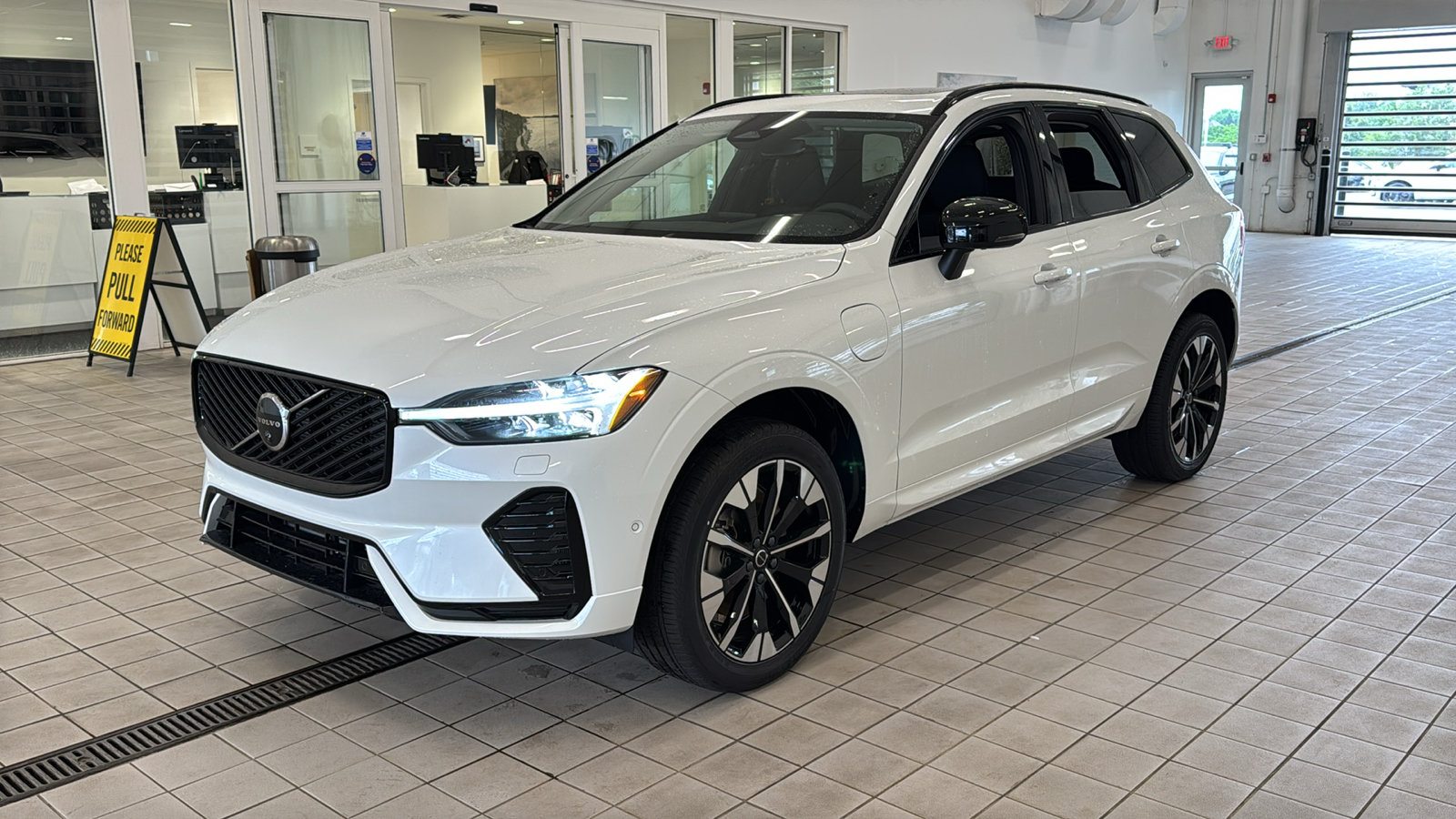 New 2026 Volvo XC60 T8 Plus w/ Protection Package Premier AWD/4WD image 9