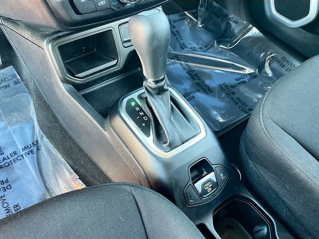 Certified 2019 Jeep Renegade Latitude w/ Popular Equipment Group FWD image 16
