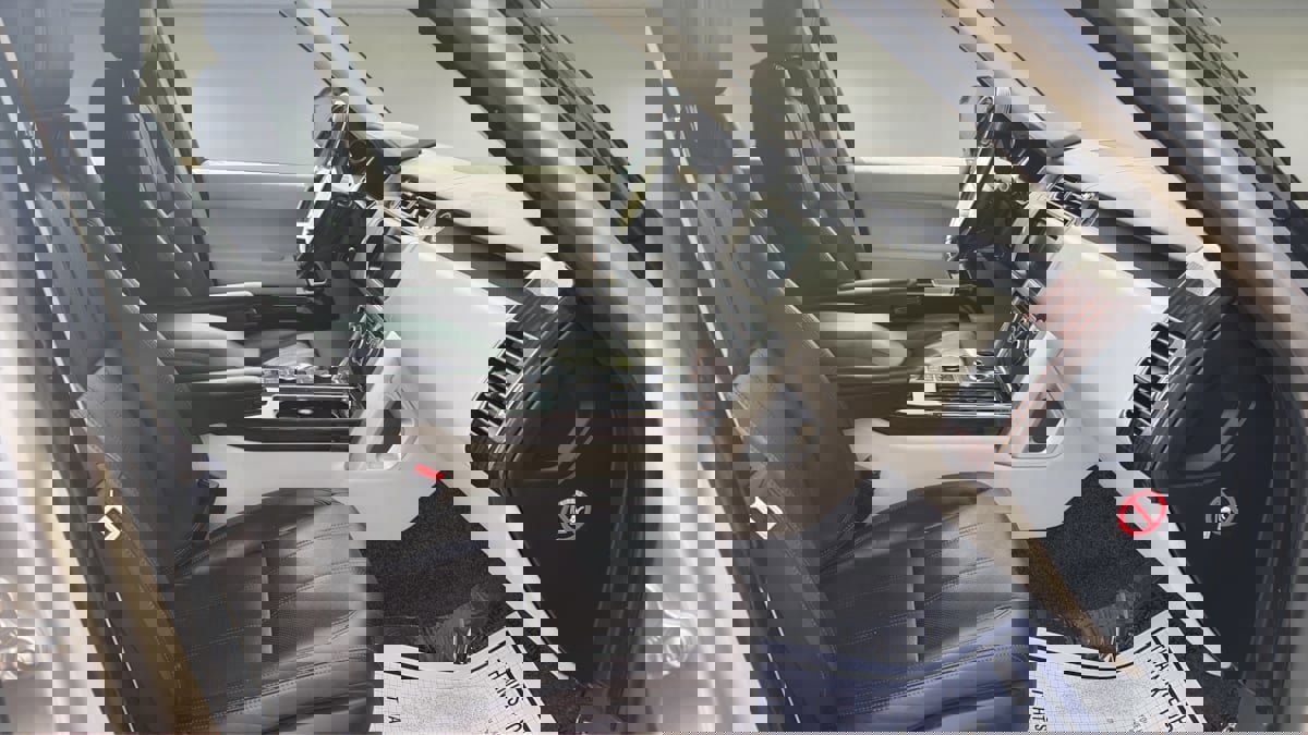 Used 2017 Land Rover Range Rover HSE image 9