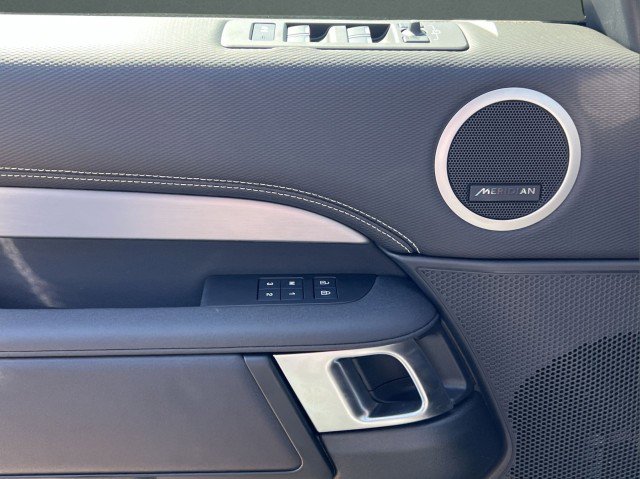 New 2025 Land Rover Discovery Dynamic SE image 25