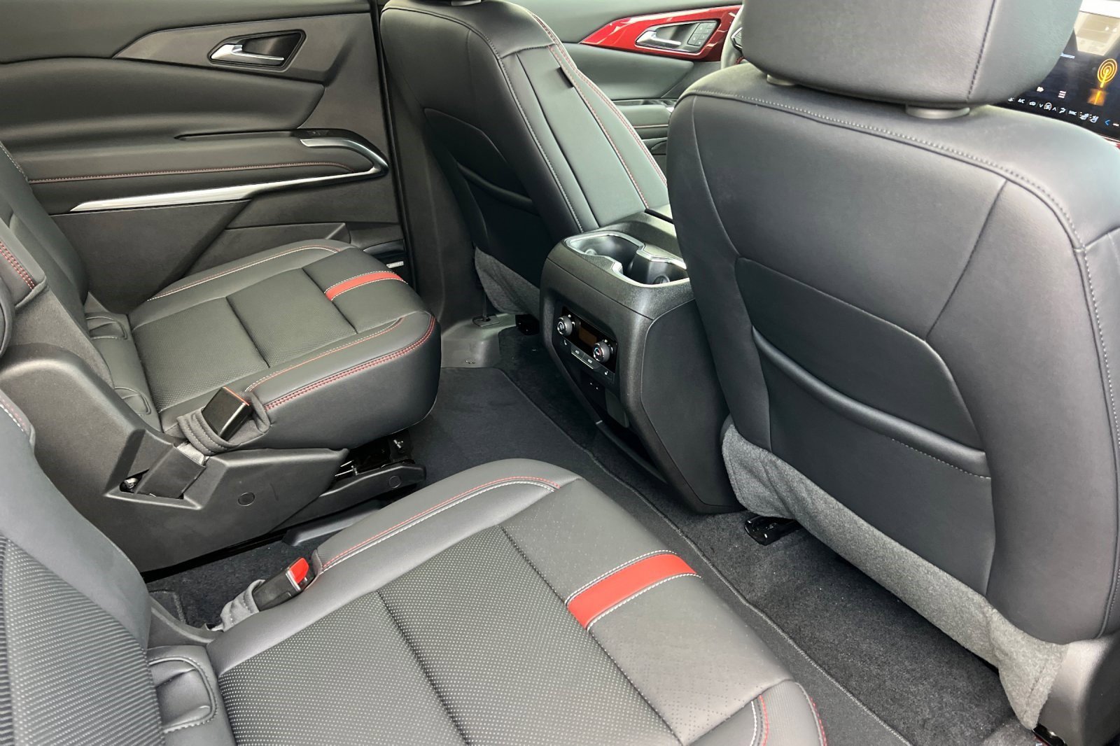 Certified 2024 Chevrolet Traverse RS w/ LPO, Floor Liner Package image 17