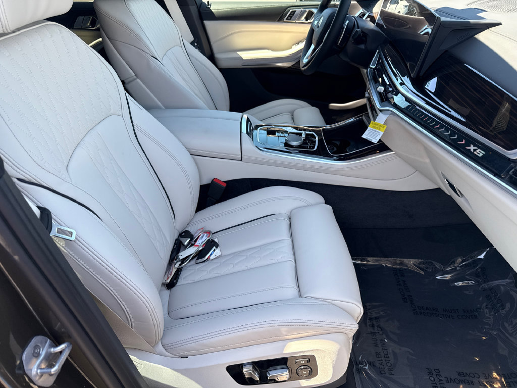 New 2026 BMW X5 xDrive40i w/ Premium Package AWD/4WD image 13