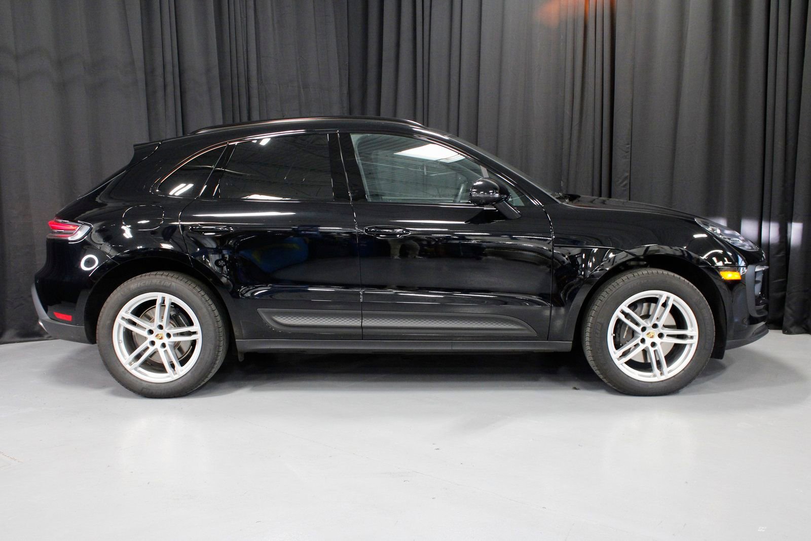 Certified 2025 Porsche Macan image 8