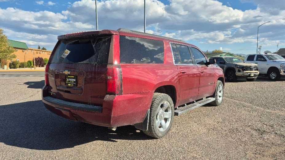 Used 2016 Chevrolet Suburban LT w/ LT Signature Package AWD/4WD image 3
