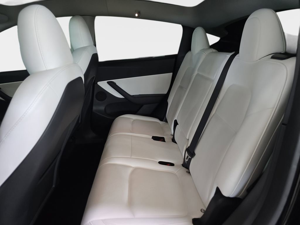 Used 2022 Tesla Model Y Long Range image 14
