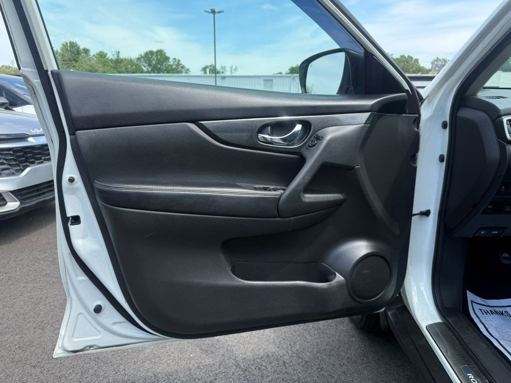 Used 2016 Nissan Rogue SL AWD/4WD image 9