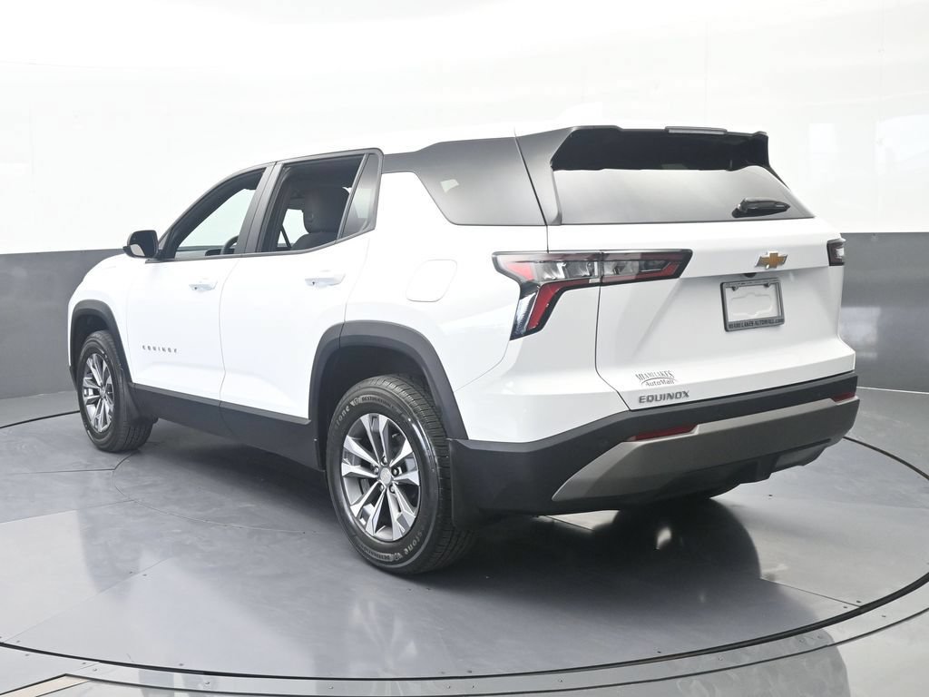 Used 2026 Chevrolet Equinox LT FWD image 4