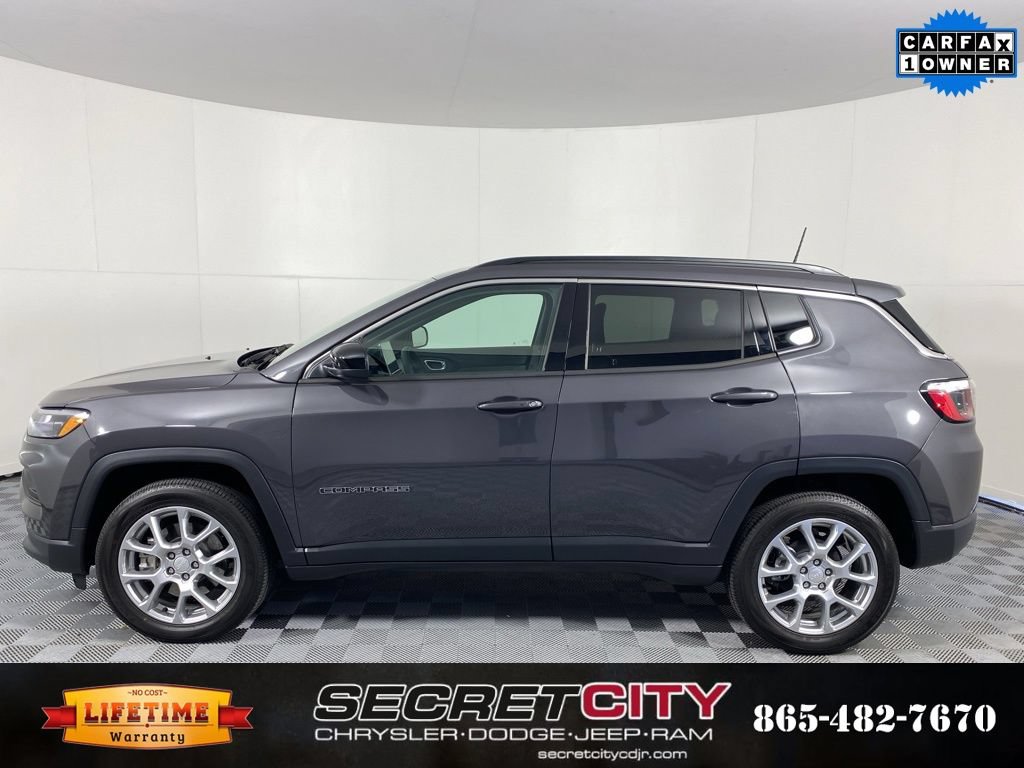Used 2024 Jeep Compass Latitude AWD/4WD image 4