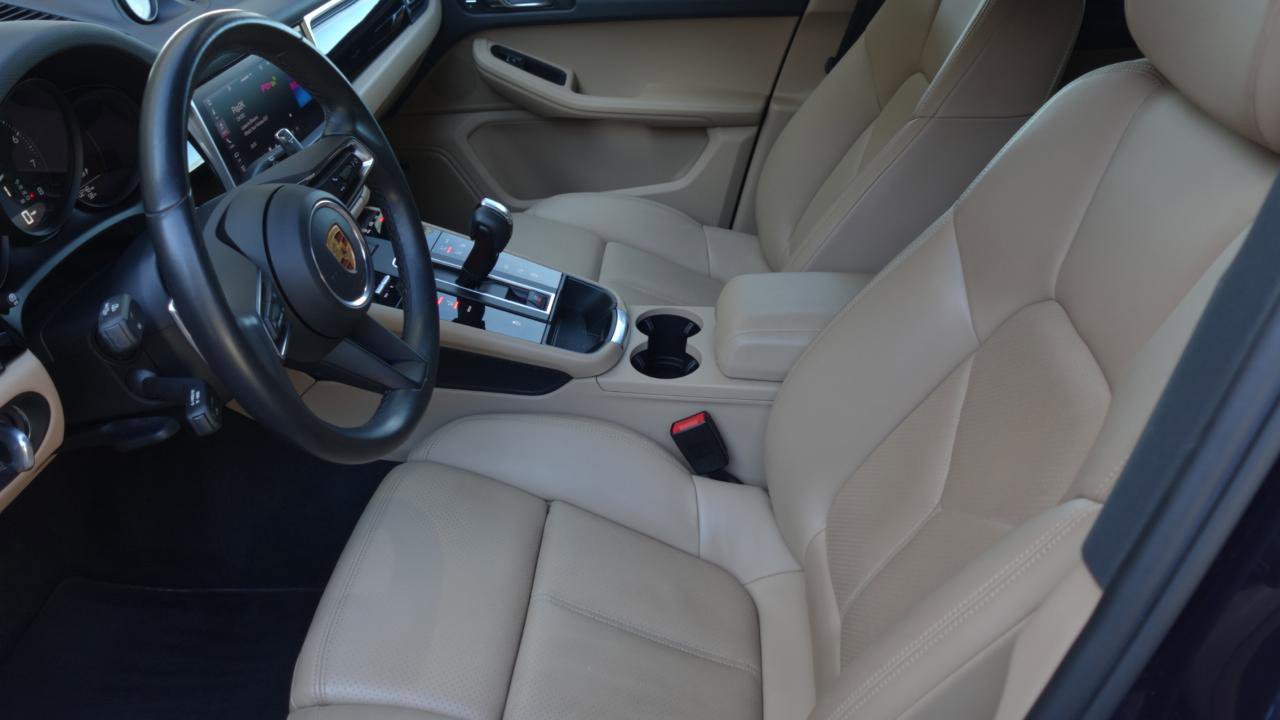 Used 2022 Porsche Macan w/ Premium Package AWD/4WD image 9