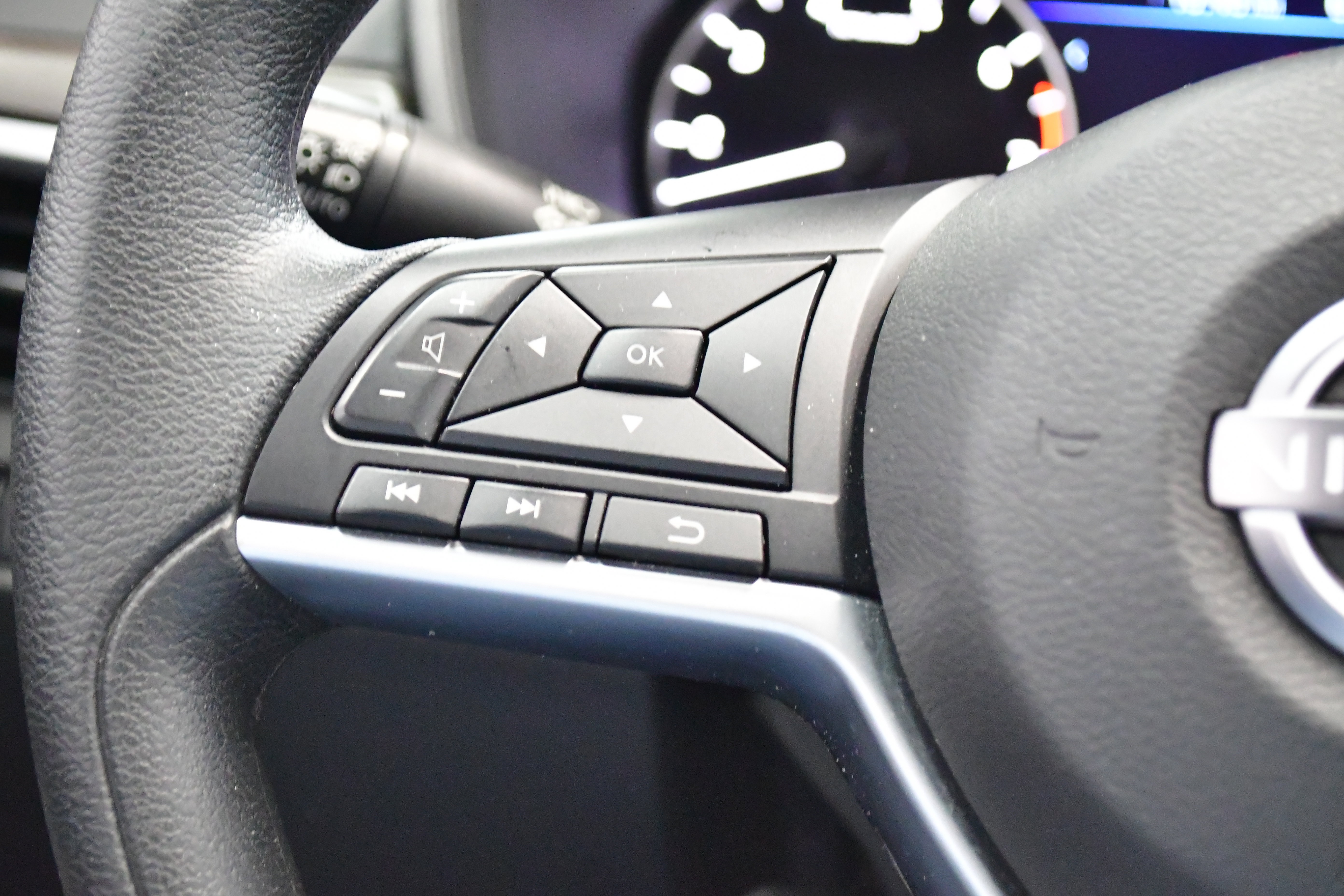 Used 2025 Nissan Altima 2.5 SV FWD image 20