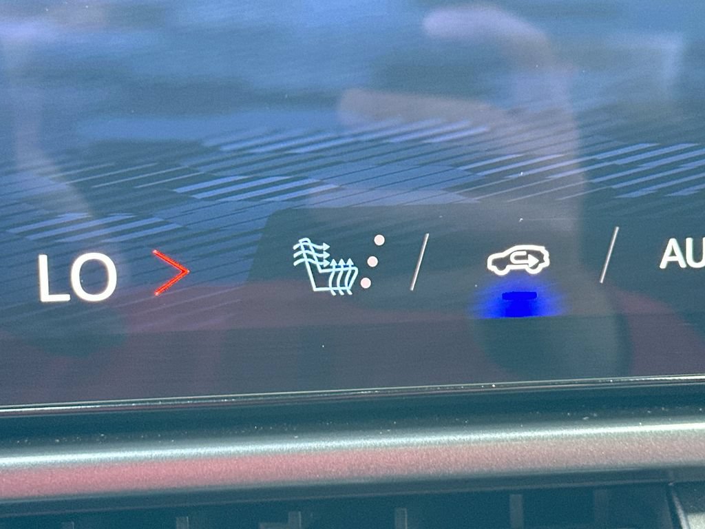 Used 2024 Chevrolet Equinox EV RS FWD image 19