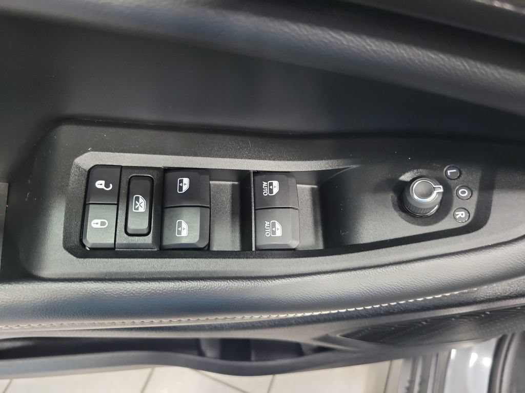 Used 2024 Jeep Grand Cherokee L Altitude AWD/4WD image 40