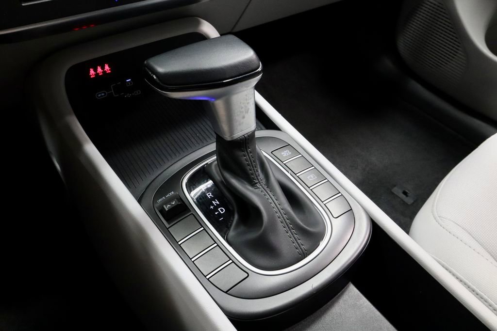 Certified 2025 Hyundai Kona SEL FWD image 30