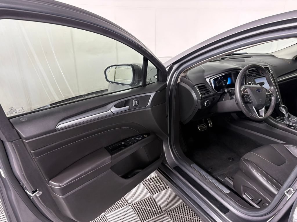 Used 2014 Ford Fusion Titanium FWD image 10