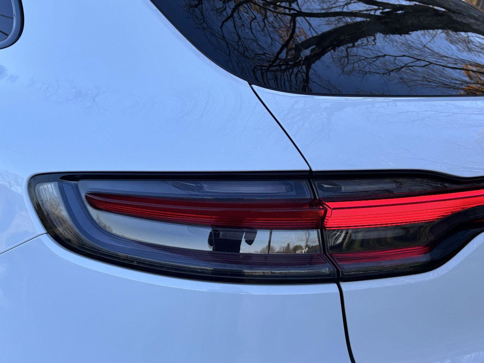 Used 2022 Porsche Macan Base w/ Premium Package Plus image 23